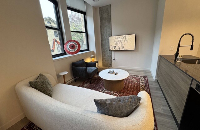 *NEW Stylish 2B/1B Downtown Halifax