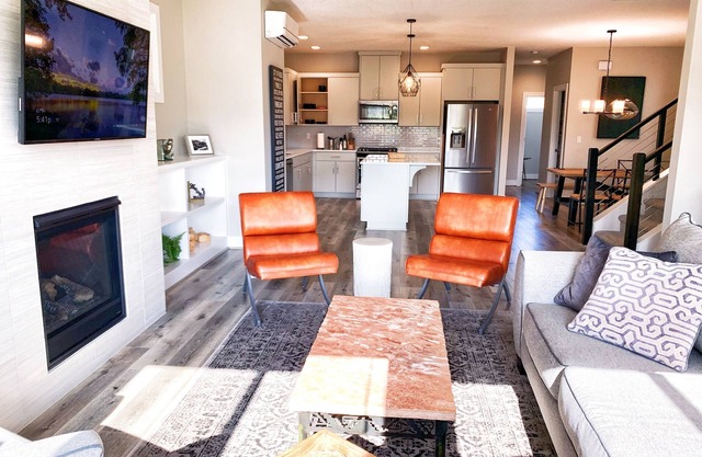 NEW Stylish LUX 5B/3.5BR Retreat, Close to Parks