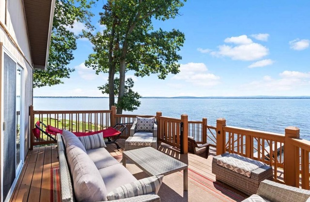 NEW! Sweeping Views with our Lakefront Cottage!