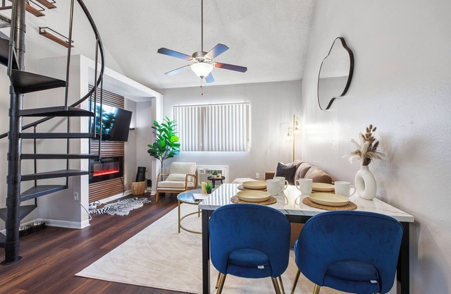 NEW Tampa Getaway/Fireplace/Pool/Gym/Cozy Stay