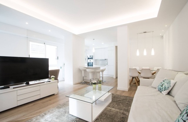 New to HA! Beautiful apt with A/C, 4 minutes to Beach, in City Center!