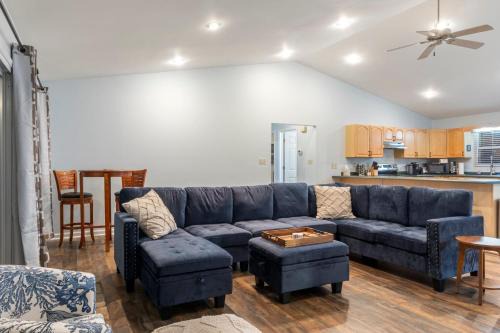 New to listing Dorsey Dock Retreat w Dock