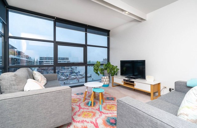 New to VRBO: Captivating Unit with Lake View in Kingston!