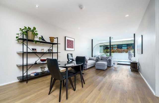 New to VRBO: Elegant Apartment in Kingston Foreshore