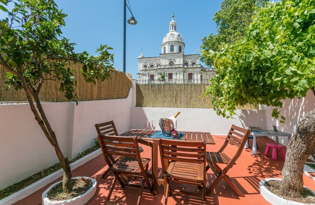 NEW! Vintage Apartment in Historic Lisbon