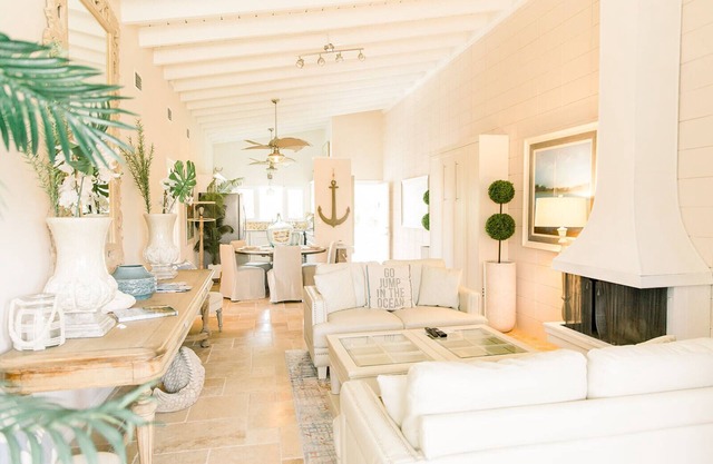 New! Waterfront, 1/2 block to Naples Bay, Bike! Private Doc! Pet Friendly!