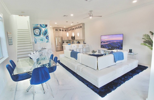 New - Waterfront Home in Port Salerno - Stuart - Private Boat Dock & Boat Lift - Community Pool.