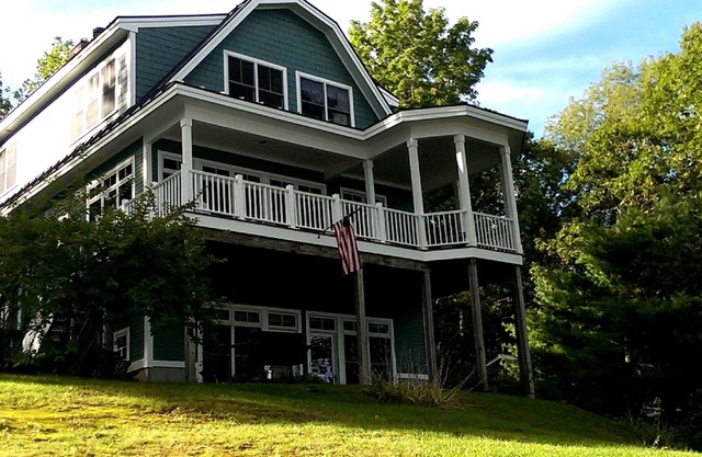 New Well Built Elegant Home on the Water 2 miles to Freeport, 9 to Portland!