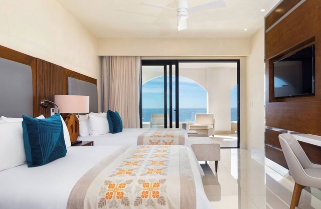 Newer 5 Star Luxurious Resort, Spacious living area and Clean