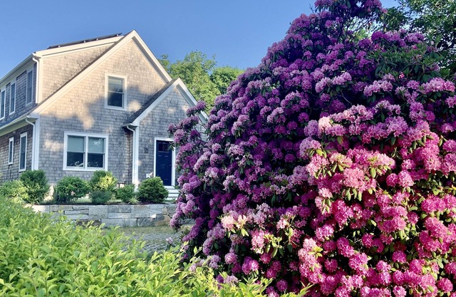 Newly built house, Central A/C, Walk to ferry, beach, and town