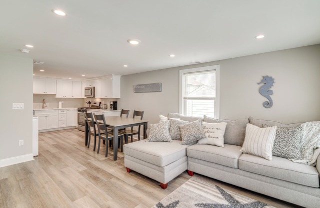 Newly Built North Wildwood Cottage, Walk to Beach!