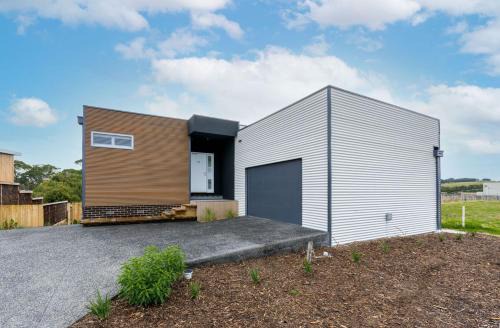 Newly built with WiFi & Healthclub, pool & gym access