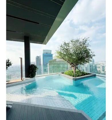 Newly Decorated Condo Near Siam Paragon