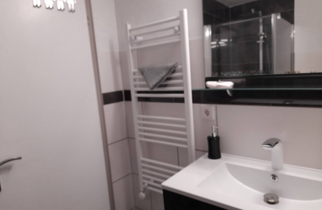 Newly furnished apartment with terrace and own entrance.