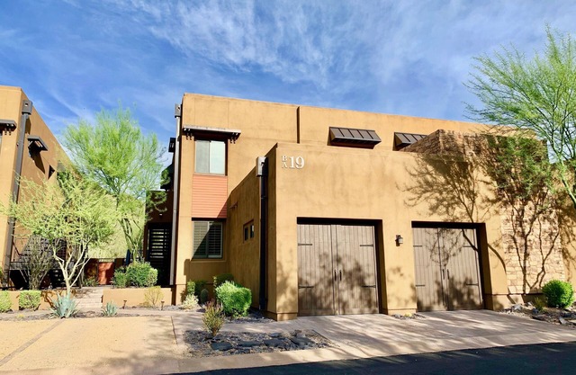 Newly furnished modern condo with incredible mountain views and sky pool!