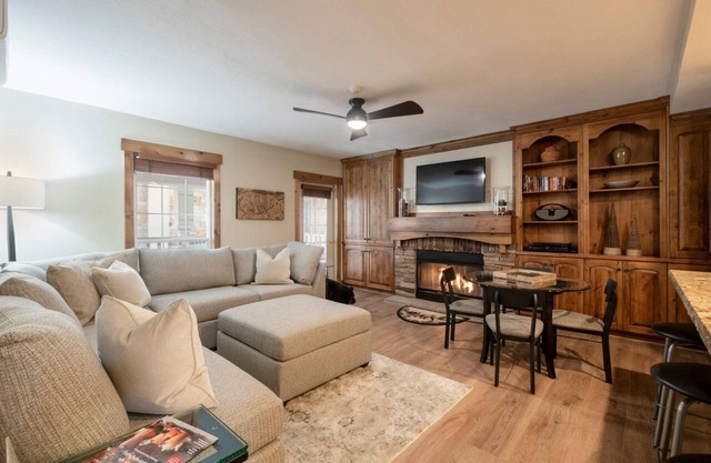 Newly furnished Ski-in Ski-out 2BR in Park City-hot tub, pool & fitness center