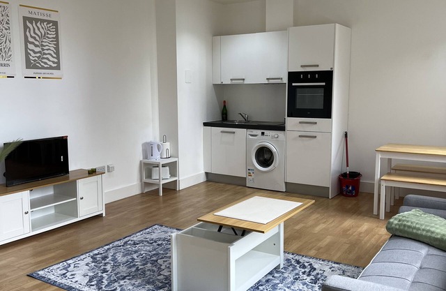 Newly furnished studio in Borehamwood