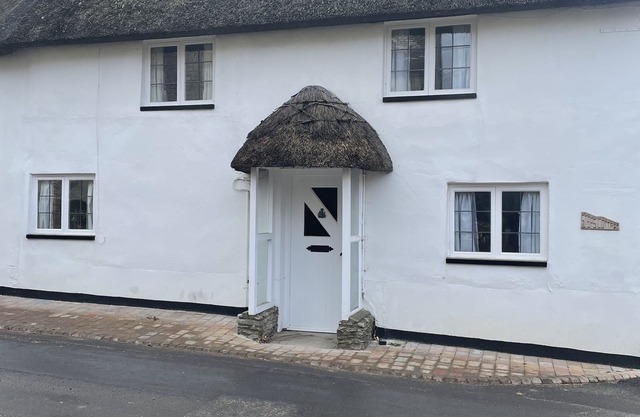 Newly refurbished thatched cottage in beautiful sleepy village