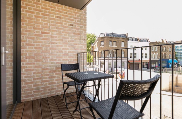 Newly refurbished two bedroom and two bathroom flat