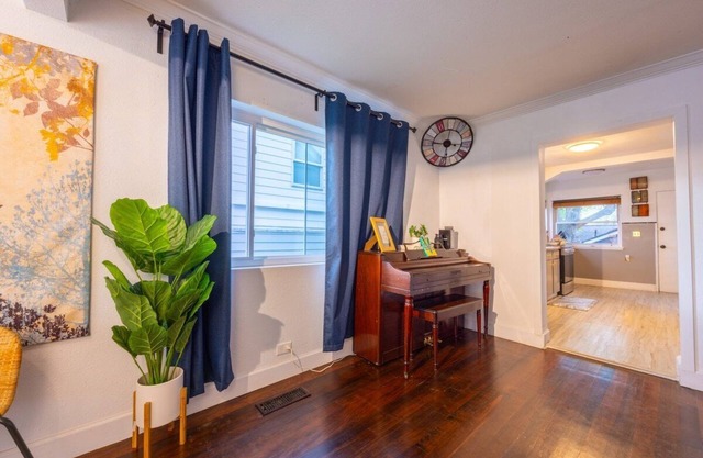 Newly Remodel Vintage Jewel | Central SEA | Office