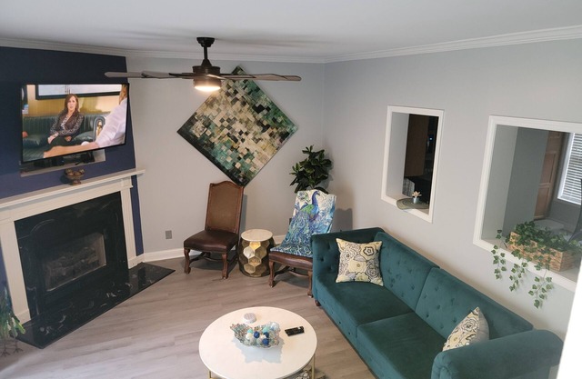 Newly remodeled 2 BR condo minutes to the airport and uptown