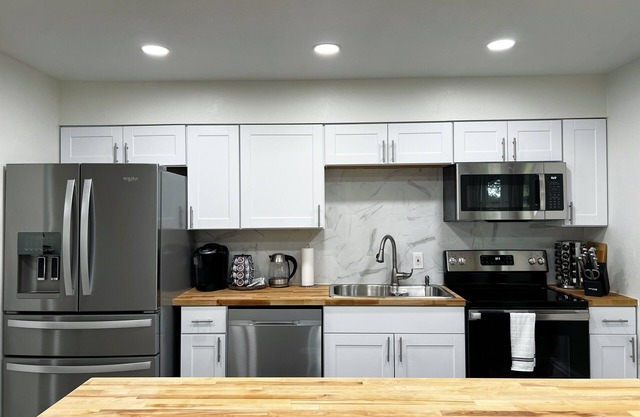 Newly remodeled 2bd 1.5bt apartment in a midtown #2