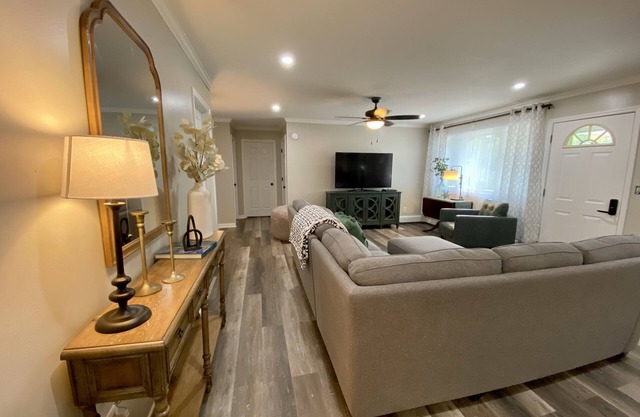 Newly Remodeled 3-Bedroom Pet Friendly Home