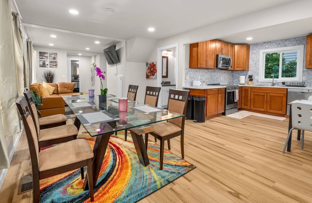 Newly Remodeled 3 King Beds Home - 18 Mins to Airport and DT