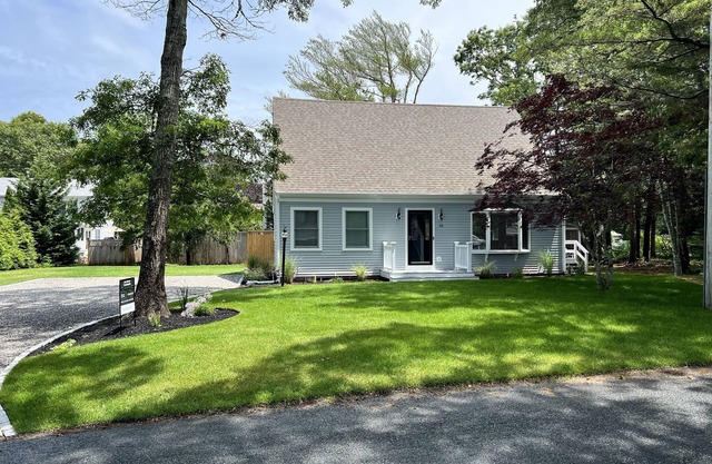 Newly Remodeled 3 Bedroom 2.5 Bath House, 1/2 Mile to Beach. Sleeps 9, with AC and Beach Pass.