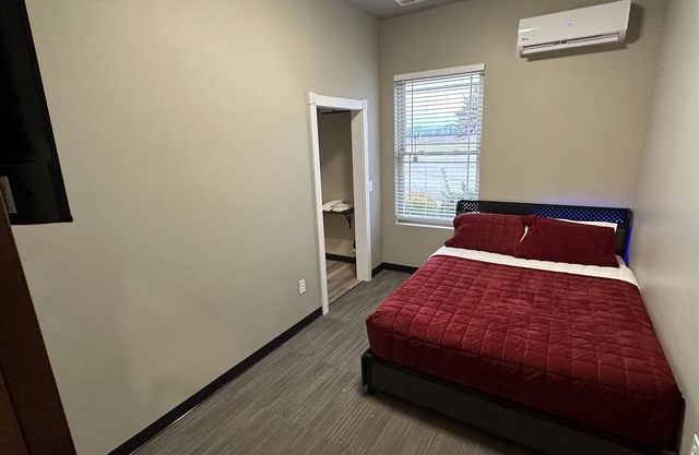 Newly Remodeled! B5 - Two Room Suite, King & Queen