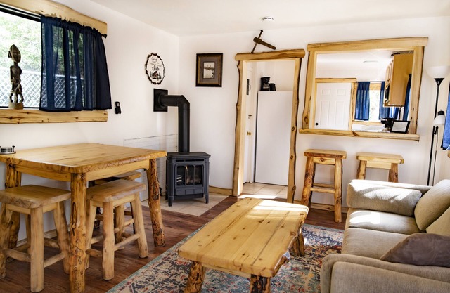Newly Remodeled Cabin in Hermosa Close to All - 1 Bed/1 Bath - Sleeps 4