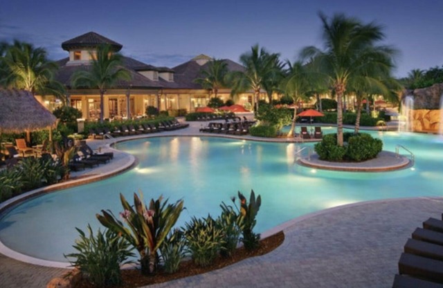 Newly Remodeled Gated Resort Community Home Minutes to Beaches & 5th In Naples