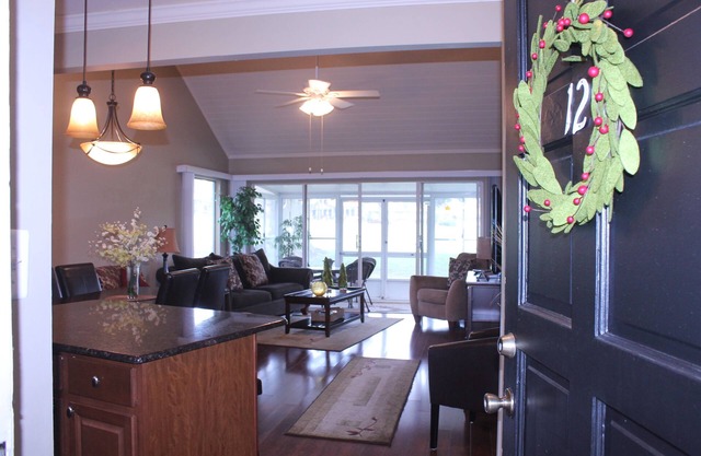 Newly Remodeled Gorgeous Golf Villa In Errol Estate Overlooking Open Green Field