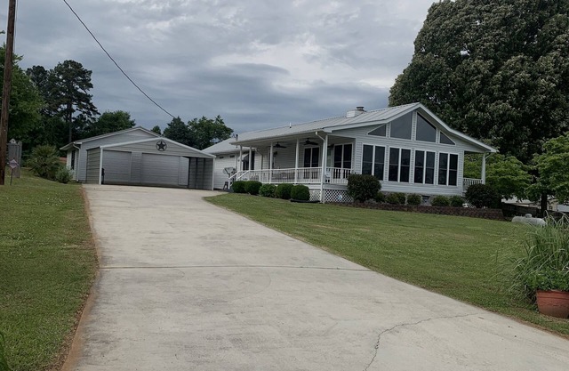 Newly Remodeled Home across the road from Weiss Lake