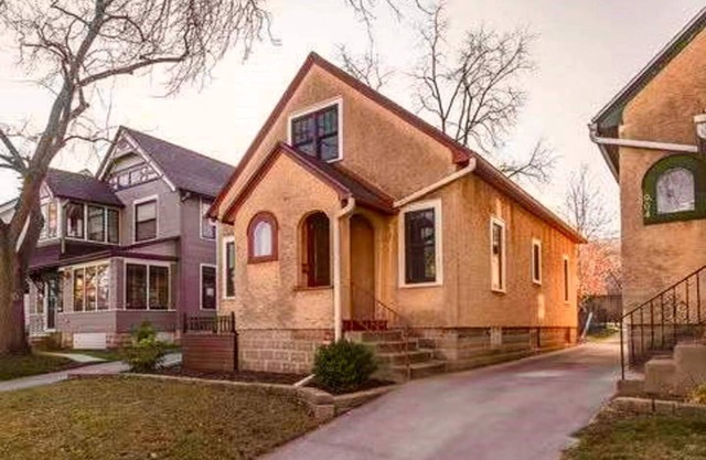 Newly remodeled home 1 block to Mayo & St. Mary's