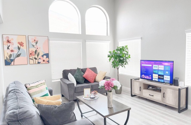 Newly Remodeled Pool Villa 3BD2.5BA by Summerlin