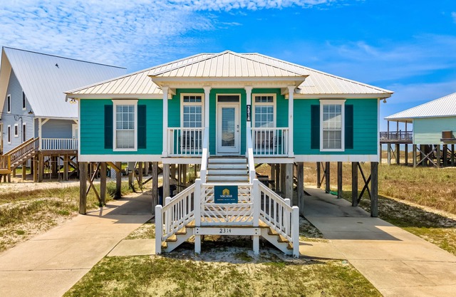 Newly remodeled bay view home with high-speed WiFi, central AC, and gas grill