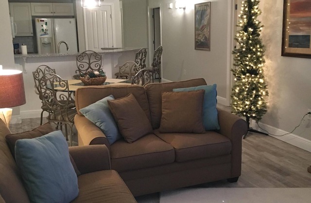 Newly renovated. Reserved Park steps from beach, 2 KING Masters+Bunk, 5th Floor