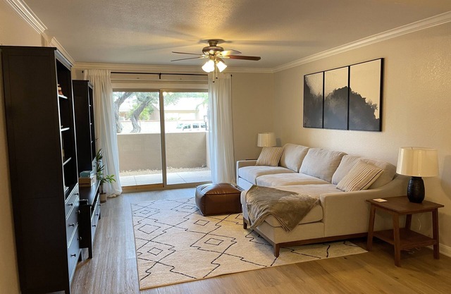 Newly Renovated 2 Bed/2 Bath Corner Unit