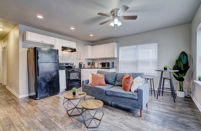 Newly Renovated 2 Bed Condo! Minutes away from the heart of Oklahoma City