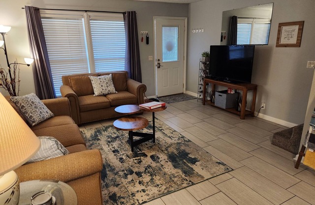 Newly renovated 2BR Townhouse within the securely gated Hot Springs Village.