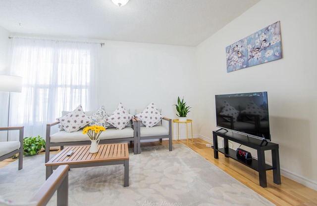 Newly Renovated 3bed 3bath House in Ajax