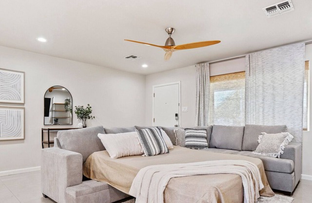 Newly Renovated and Spacious Scottsdale Getaway