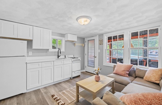 Newly Renovated Cottage 7 in Alton Bay