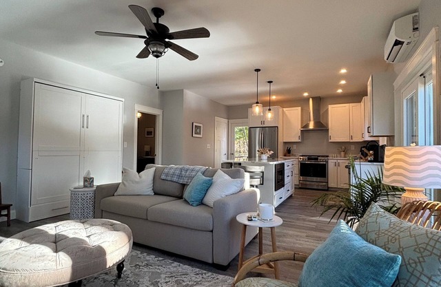 Newly renovated, cozy and private directly on the river!