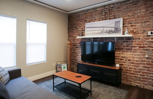 Newly Renovated Downtown Apartment