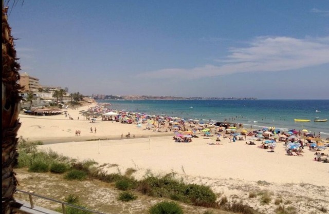 Newly renovated ground floor apartment close to the sea!