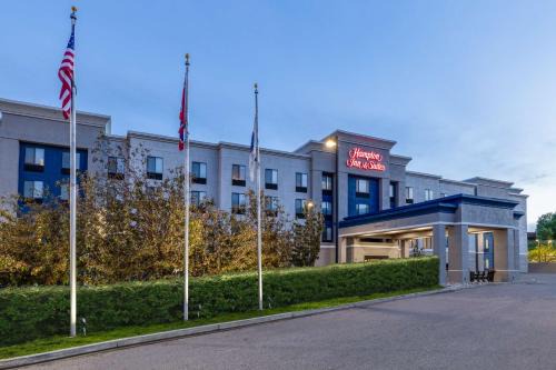 Newly Renovated-Hampton Inn & Suites Casper