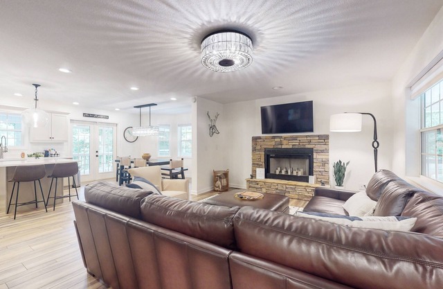 Newly renovated house with hot tub, wifi, private dock + lake views