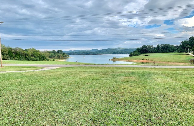 Newly renovated lakehouse with gorgeous lake views